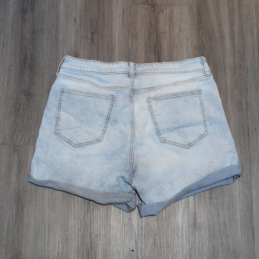 Torrid 5" Denim Shorts Sz 14 Vintage Stretch Light Wash High Rise - Picture 7 of 8